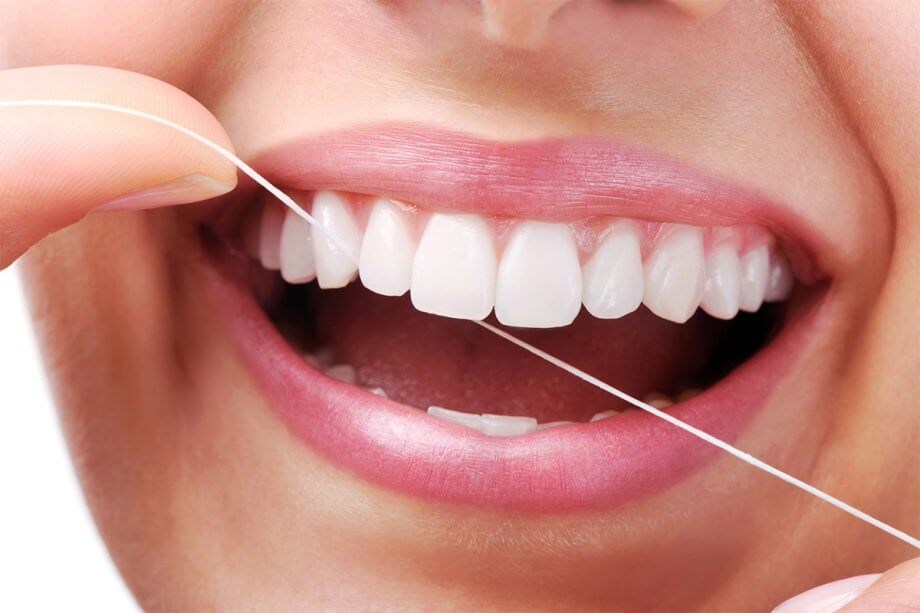 A Complete Guide to Flossing Teeth